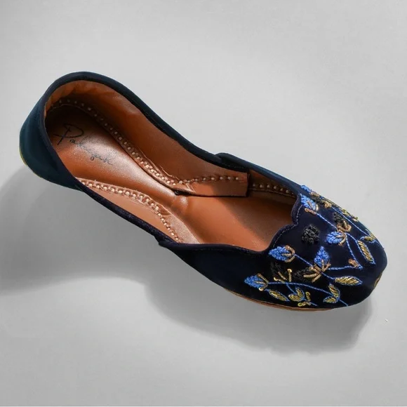 Navy blue velvet, hand-embroidered Pakistani leather women's flats shoes - Picture 3 of 9